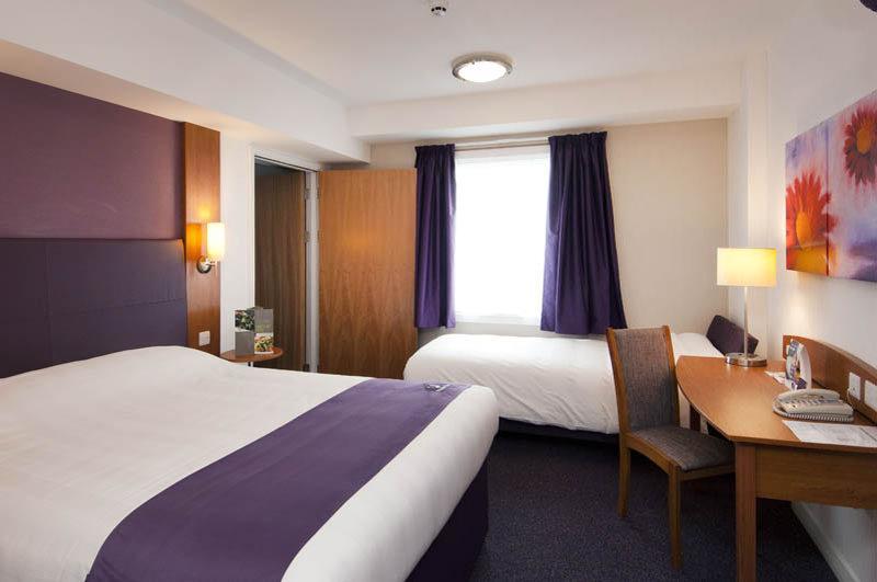 Premier Inn Haydock Park/M6 J23 Warrington Exteriör bild